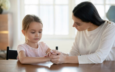 Skal vi som plejefamilie være bisidder for vores plejebørn?